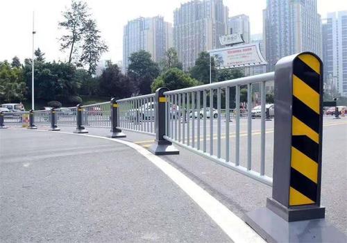 高速公路護(hù)欄,高速公路護(hù)欄網(wǎng),高速公路護(hù)欄板多少錢(qián)一米